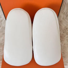 Load image into Gallery viewer, HERMES Paris Baby First Shoes Baby Sneakers 10cm Leather White String Type w/Box
