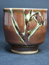 Load image into Gallery viewer, Japanese Pottery Artist TAKEO SUDO Ground Glaze Iron Picture Yunomi Teacup Box
