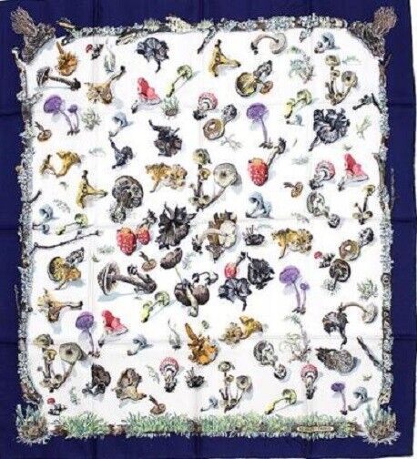 HERMES Paris Auth. Carre 90 100% Silk Champignons Mushrooms Scarf Stole Green