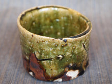 Load image into Gallery viewer, Japanese Artist KOIE RYOJI Oribe Ware Guinomi Sake Cup Pottery D8 x H5cm w/Box
