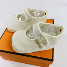 Load image into Gallery viewer, HERMES Paris Auth. Baby First Shoes Angora Wool Blend Solid Off White Snap w/Box
