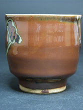Load image into Gallery viewer, Japanese Pottery Artist TAKEO SUDO Ground Glaze Iron Picture Yunomi Teacup Box
