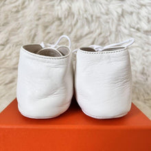 Load image into Gallery viewer, HERMES Paris Baby First Shoes Baby Sneakers 10cm Leather White String Type w/Box
