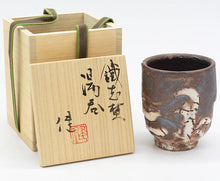 Load image into Gallery viewer, Japanese Mashiko Ware by Ken Matsuzaki Tetsushino Yunomi Teacup Pottery w/Box
