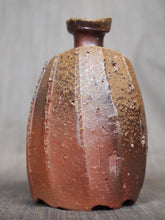 Load image into Gallery viewer, Japanese Bizen Ware Ryuichi Kakurezaki Tokkuri Sake Bottle H14cm Pottery w/Box
