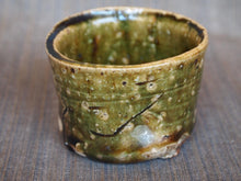 Load image into Gallery viewer, Japanese Artist KOIE RYOJI Oribe Ware Guinomi Sake Cup Pottery D8 x H5cm w/Box
