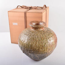 Load image into Gallery viewer, Japanese Shigaraki Ware Takahashi Rakusai Jomon Inlaid Flower Jar Pottery w/Box
