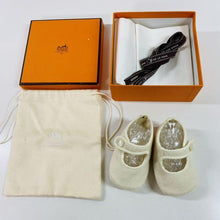 Load image into Gallery viewer, HERMES Paris Auth. Baby First Shoes Angora Wool Blend Solid Off White Snap w/Box

