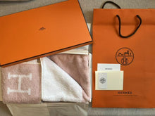 Load image into Gallery viewer, HERMES Paris Avalon Bath Towel Face Towel Cotton 100% Pink 55 x 100cm w/Box
